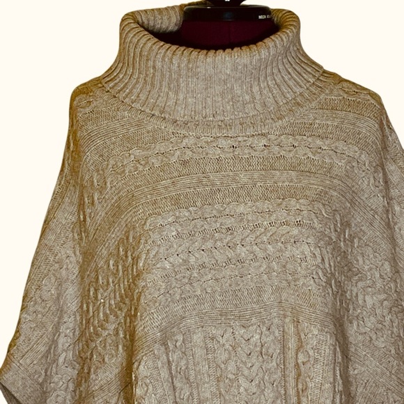 Classiques Entier Cable Fisherman’s Knit Wool Blend Poncho Sweater Women’s M/L - Picture 3 of 8